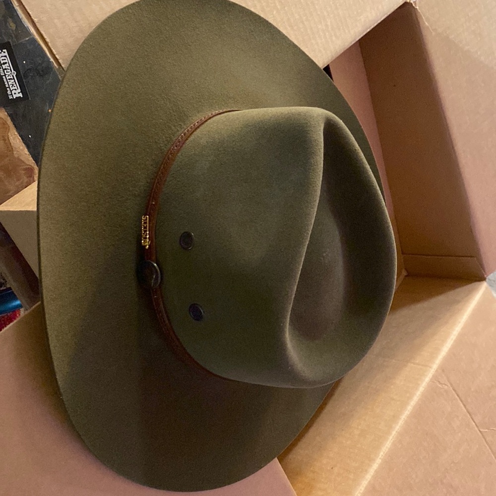 New in box. Never worn Stetson Renegade cowboy hat
